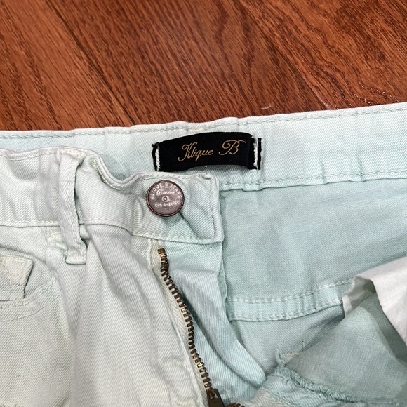 Jean shorts. - Picture 2 of 4